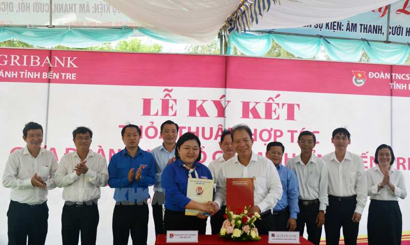 Agribank Chi nhánh Bến Tre và Tỉnh đoàn ký kết thỏa thuận hợp tác