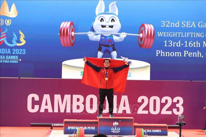 SEA Games 32: Đô cử Nguyễn Quốc Toàn giành HCV, phá 3 kỷ lục đại hội