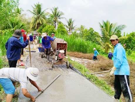 Vĩnh Long: "Hiến vàng" xây đường, xây nông thôn mới kiểu mẫu