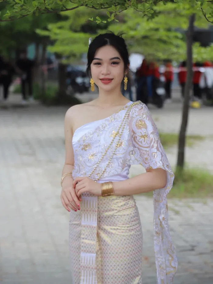 Nữ sinh Y khoa thạo 5 thứ tiếng, học giỏi và hát hay thi Miss World Vietnam 2023