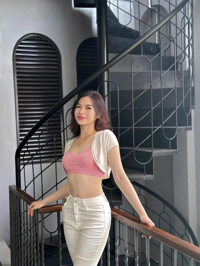 Nữ sinh Y khoa thạo 5 thứ tiếng, học giỏi và hát hay thi Miss World Vietnam 2023