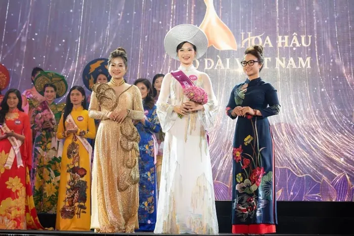 Nữ sinh Y khoa thạo 5 thứ tiếng, học giỏi và hát hay thi Miss World Vietnam 2023