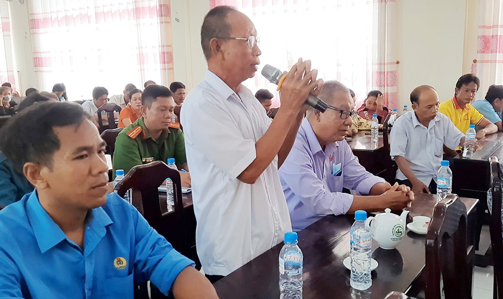 Chủ tịch UBMTTQVN tỉnh An Giang Nguyễn Tiếc Hùng tiếp xúc cử tri Khmer