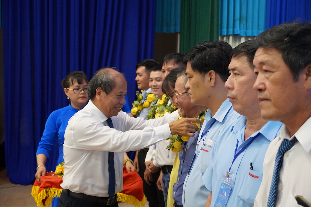 Long An: Tuyên dương, khen thưởng 300 công nhân, lao động giỏi