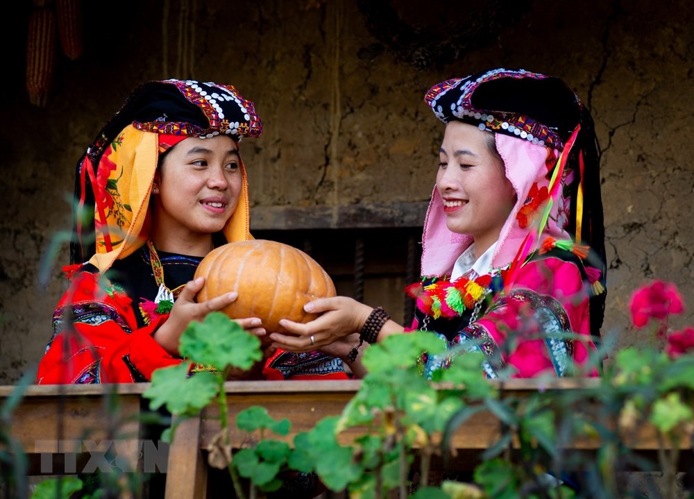 Vẻ đẹp rực rỡ của trang phục dân tộc Lô Lô ở Hà Giang