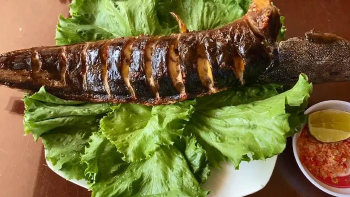 Cá trê thui rơm nấu miến, món đặc sản mẹ nấu năm xưa