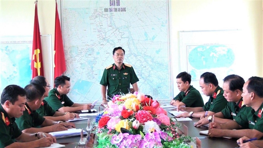 Cục Hậu cần Quân khu 9 kiểm tra việc thực hiện chỉ tiêu ngành quân nhu tại TP. Châu Đốc