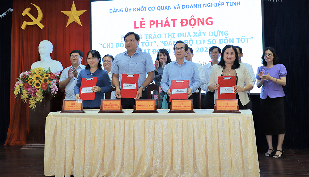 Đảng bộ Khối Cơ quan và Doanh nghiệp tỉnh An Giang phát động thi đua xây dựng “Chi bộ bốn tốt”, “Đảng bộ cơ sở bốn tốt”