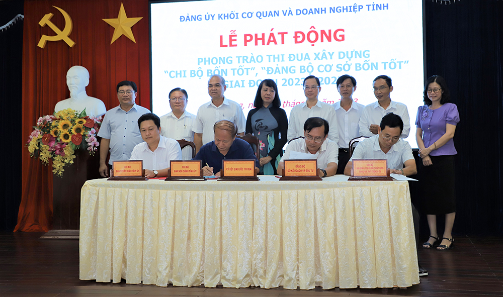 Đảng bộ Khối Cơ quan và Doanh nghiệp tỉnh An Giang phát động thi đua xây dựng “Chi bộ bốn tốt”, “Đảng bộ cơ sở bốn tốt”