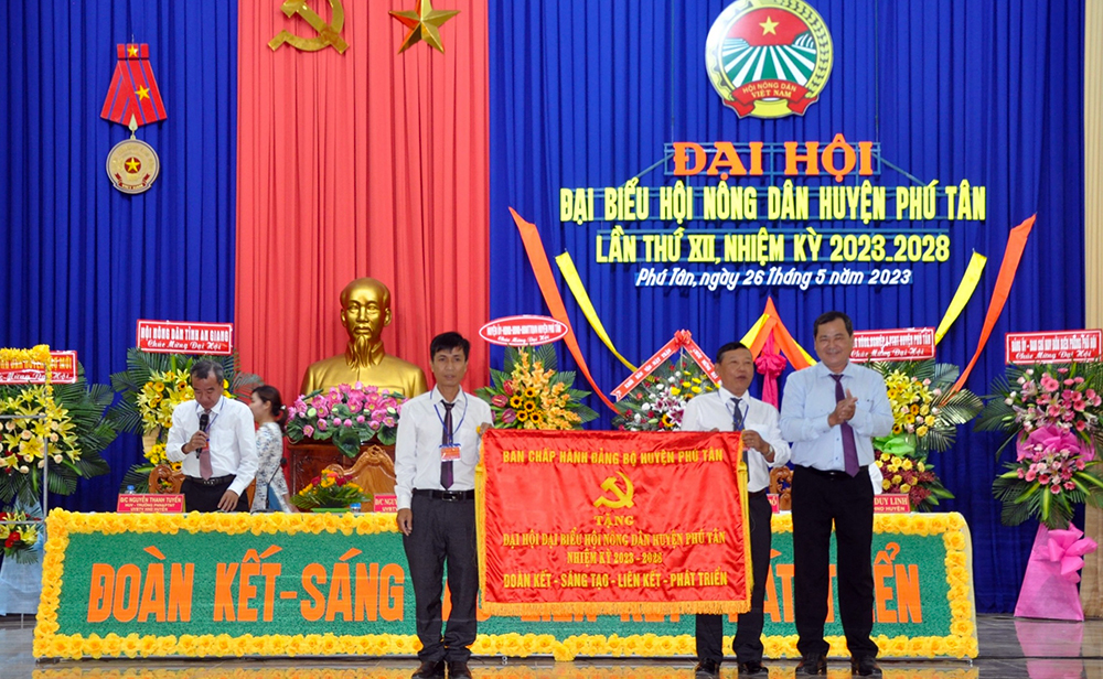 Đại hội đại biểu Hội Nông dân huyện Phú Tân lần thứ XII