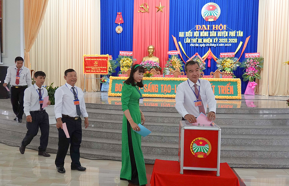 Đại hội đại biểu Hội Nông dân huyện Phú Tân lần thứ XII