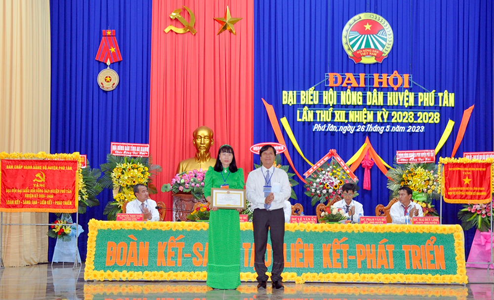 Đại hội đại biểu Hội Nông dân huyện Phú Tân lần thứ XII