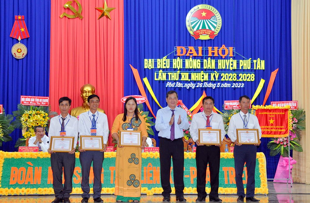 Đại hội đại biểu Hội Nông dân huyện Phú Tân lần thứ XII