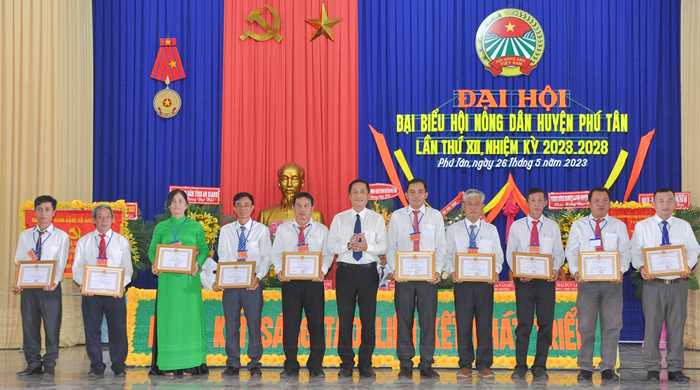 Đại hội đại biểu Hội Nông dân huyện Phú Tân lần thứ XII