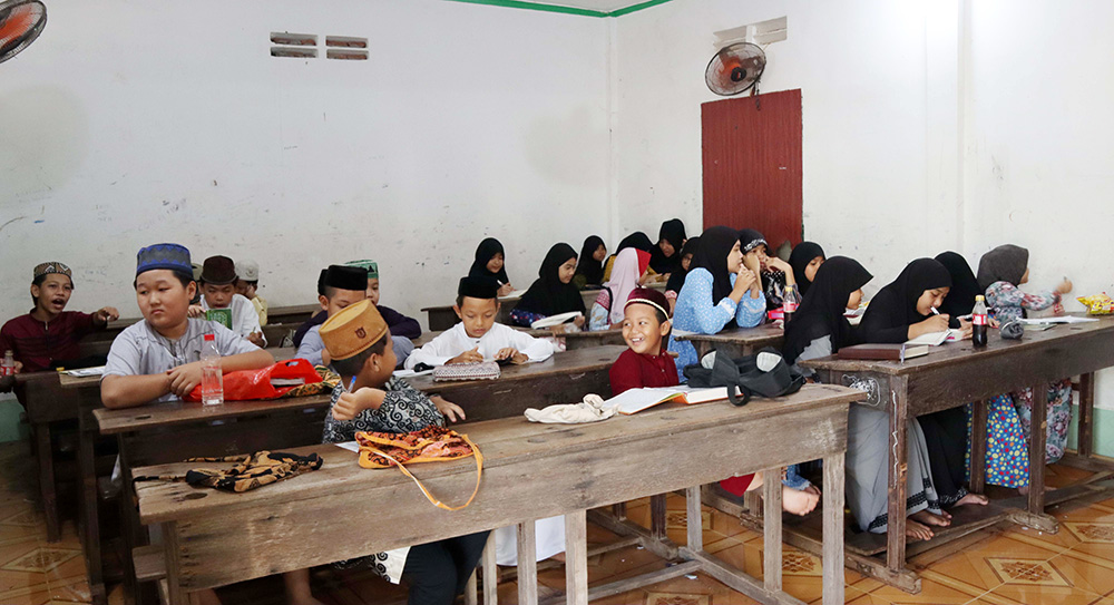 Đến lớp học của thầy Ismael