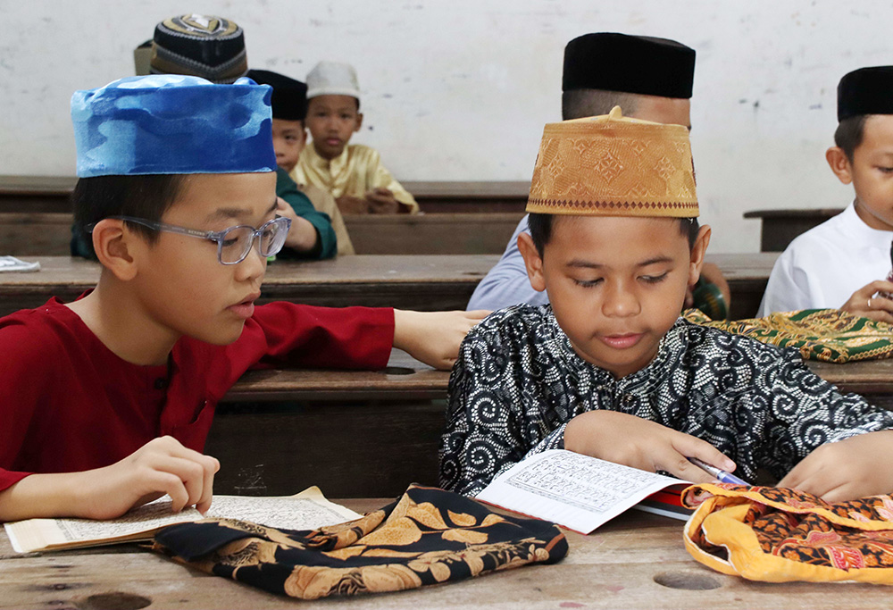 Đến lớp học của thầy Ismael