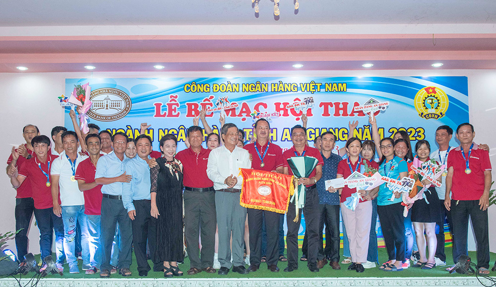 Trao giải Hội thao ngành ngân hàng tỉnh An Giang năm 2023