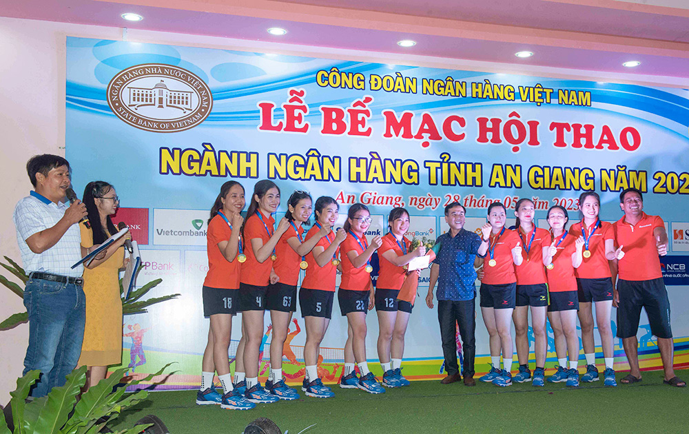 Trao giải Hội thao ngành ngân hàng tỉnh An Giang năm 2023
