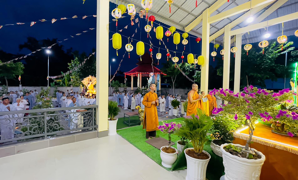 An lạc trong tuần lễ Phật đản