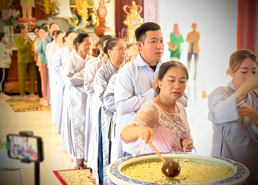 An lạc trong tuần lễ Phật đản