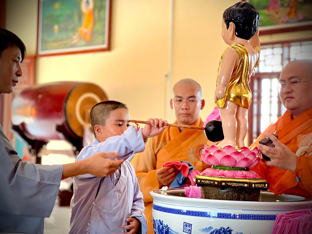 An lạc trong tuần lễ Phật đản