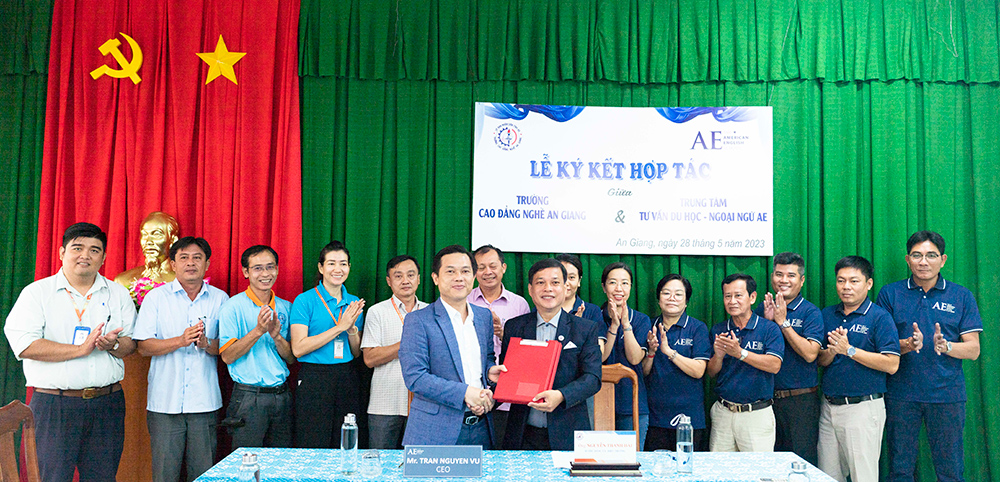 Trường Cao đẳng Nghề An Giang và Trung tâm Tư vấn du học - ngoại ngữ AE ký kết hợp tác đào tạo, tuyển sinh visa du học nghề và visa đào tạo nghề Úc