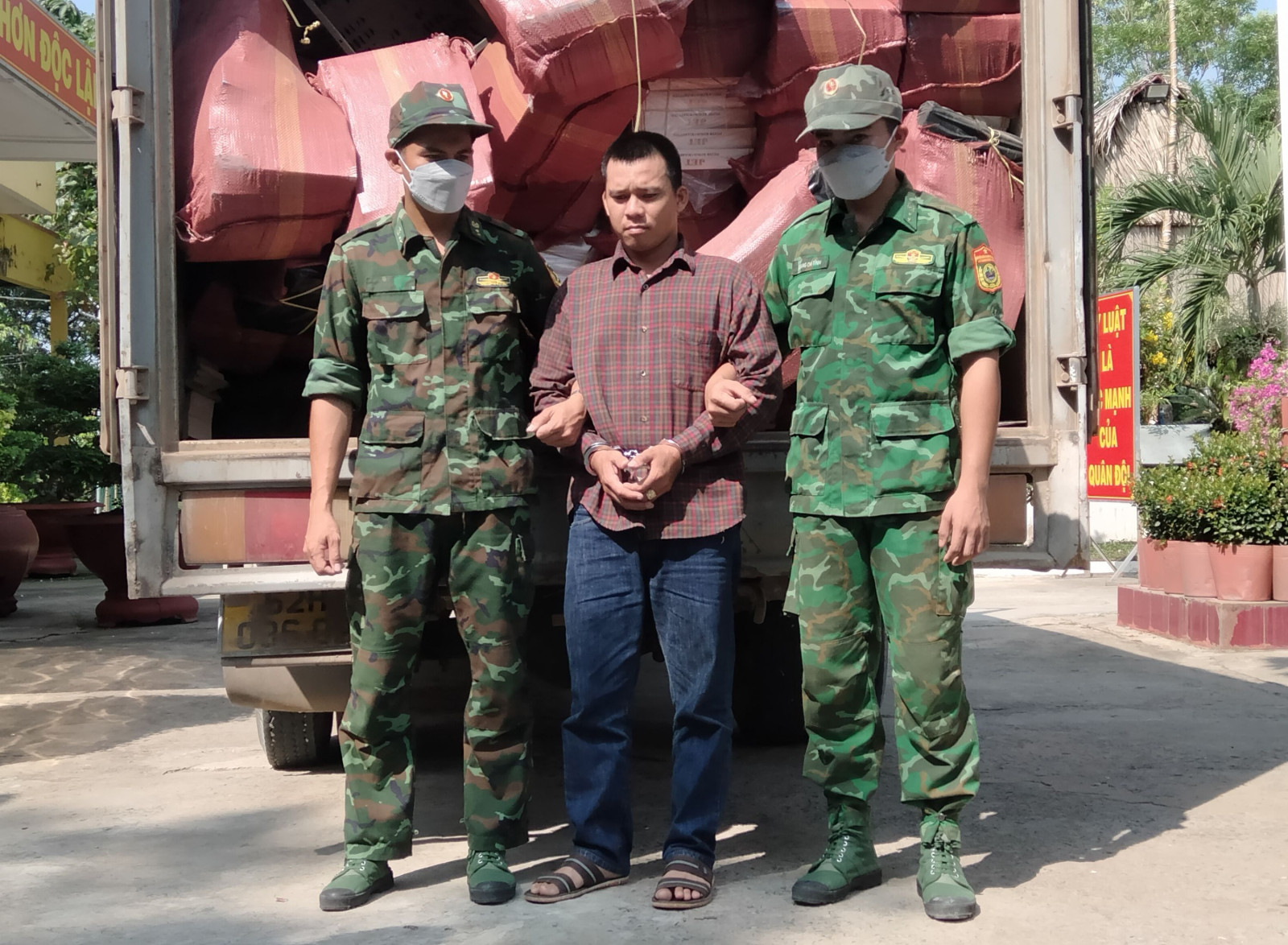 Long An: Xử lý nghiêm buôn lậu, gian lận thương mại và hàng giả