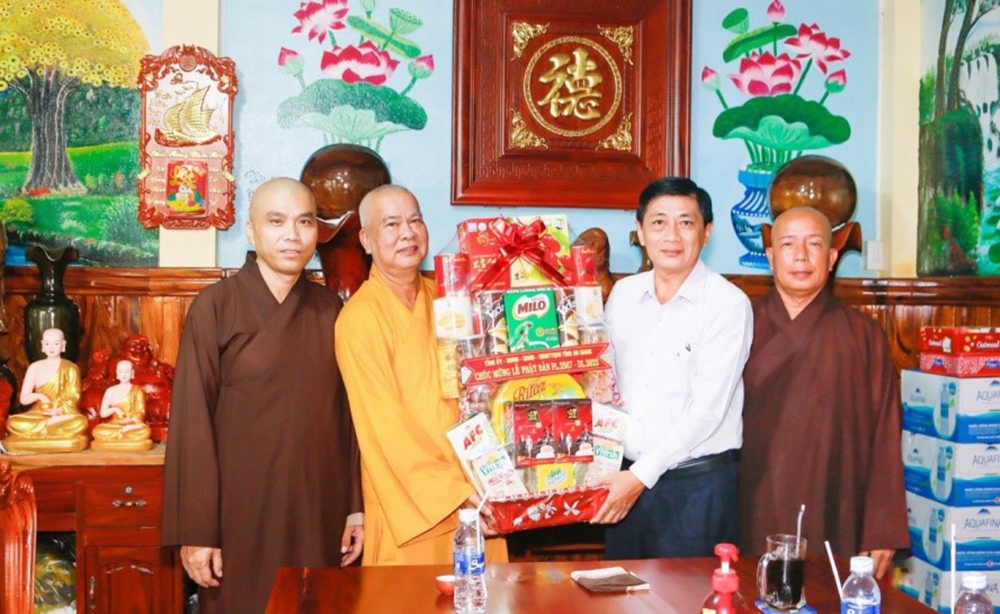 Ban Tôn giáo tỉnh An Giang thăm và chúc mừng Đại lễ Phật đản Phật lịch 2567 – Dương lịch 2023 tại chùa Kỳ Viên