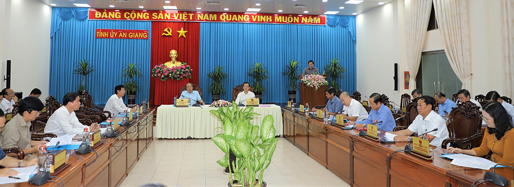 Thường trực Tỉnh ủy An Giang làm việc với Ban Cán sự Đảng UBND tỉnh về tình hình phát triển kinh tế - xã hội