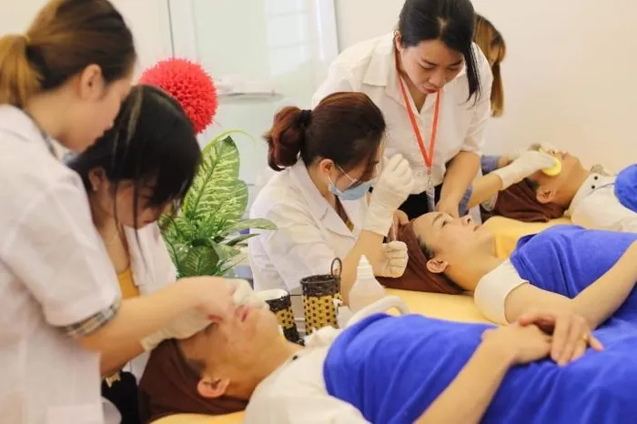 Nữ học ngành gì hot nhất hiện nay?