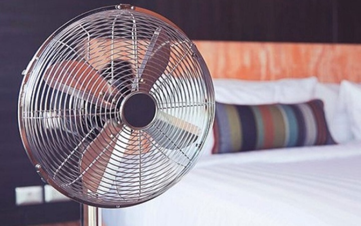 Mẹo dùng quạt đúng cách giúp bạn ngủ ngon hơn trong mùa hè