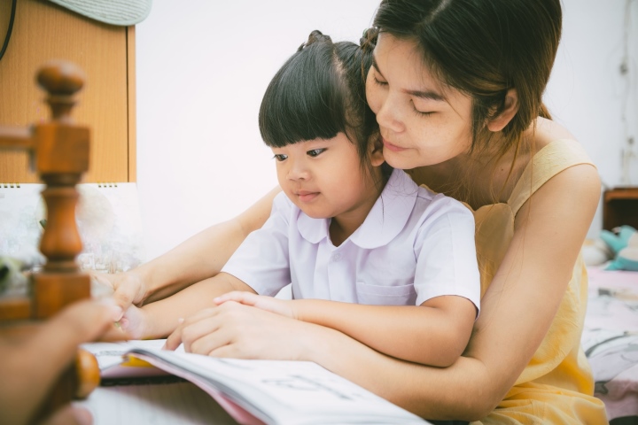 Bố mẹ nên làm gì khi con học kém?