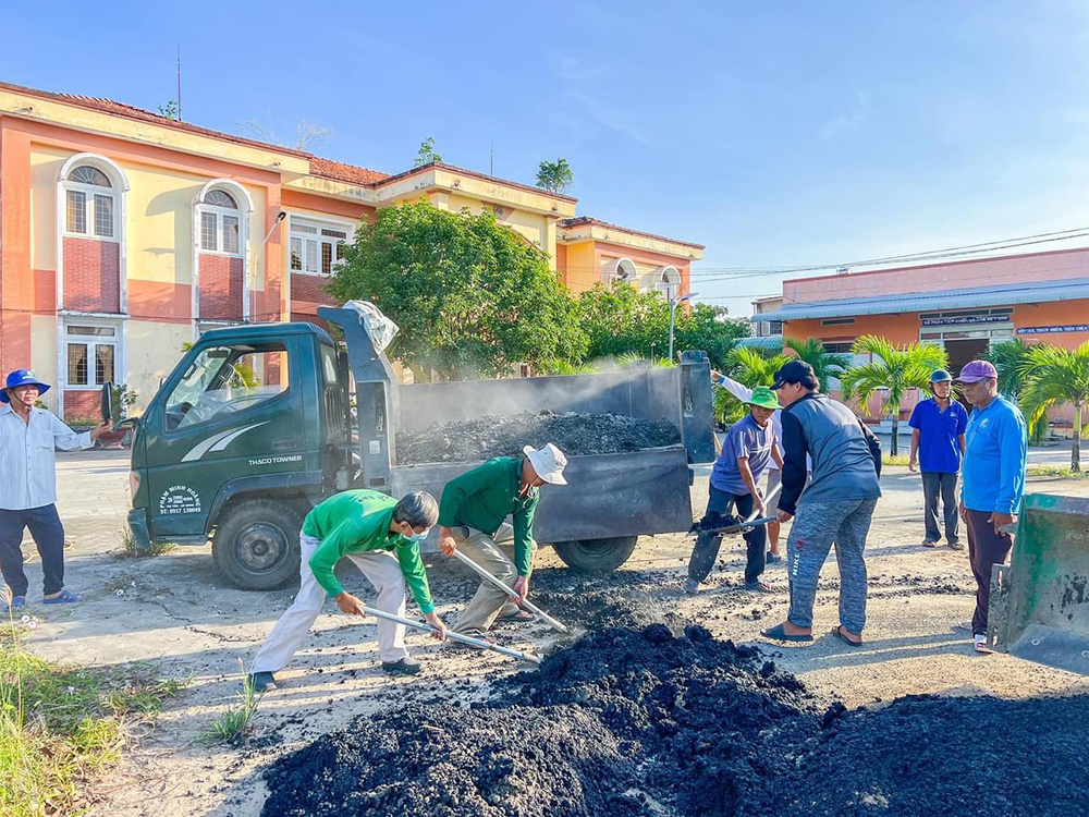 Nông dân xã Lương Phi chung tay xây dựng nông thôn mới