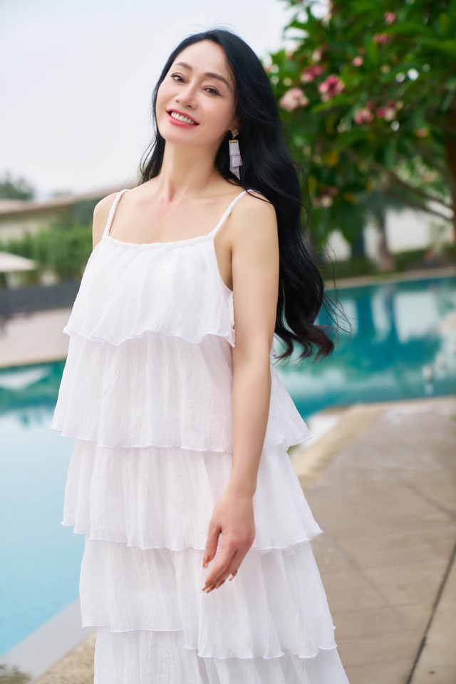 U50 Quách Thu Phương tự tin diện váy hai dây tôn vòng 1