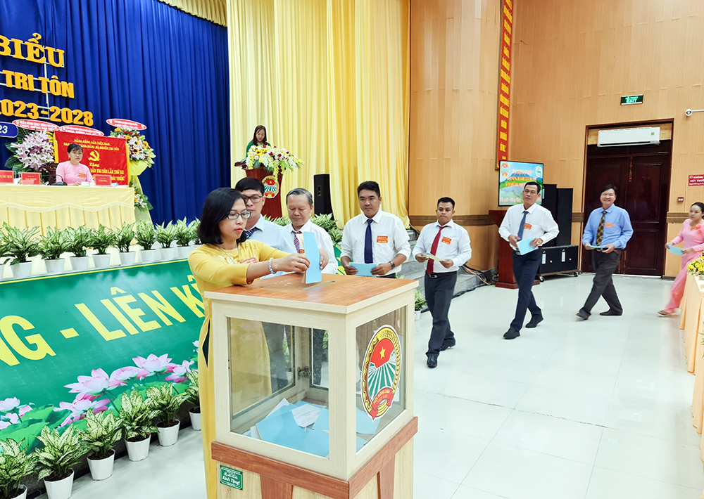 Ông Nguyễn Hoài An tái đắc cử Chủ tịch Hội Nông dân huyện Tri Tôn nhiệm kỳ 2023 - 2028