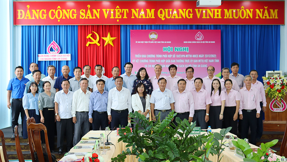 Ký kết chương trình phối hợp giữa Ban Thường trực UBMTTQVN tỉnh và Chi nhánh Ngân hàng Chính sách xã hội tỉnh An Giang