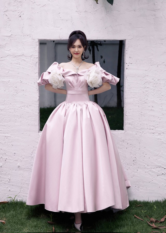 Angelababy, Đường Yên, Đường Nghệ Hân đọ sắc với những mẫu đầm tiệc lộng lẫy