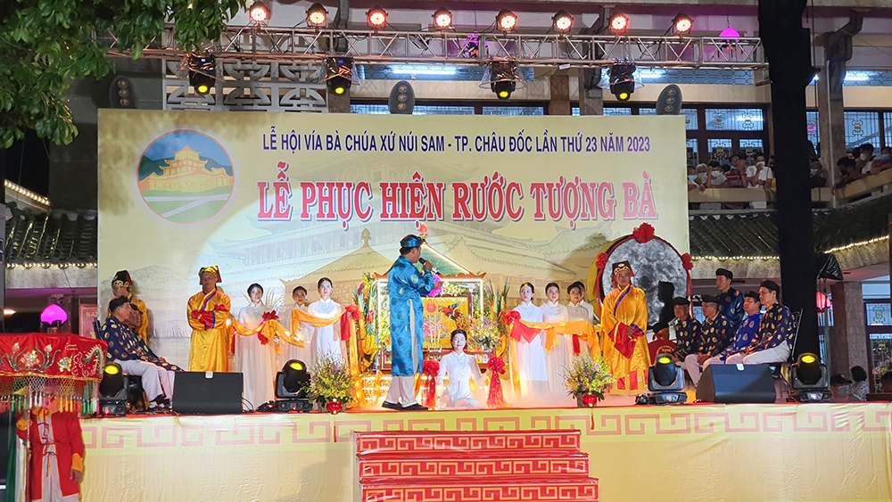 Lễ phục hiện rước Bà Chúa Xứ núi Sam