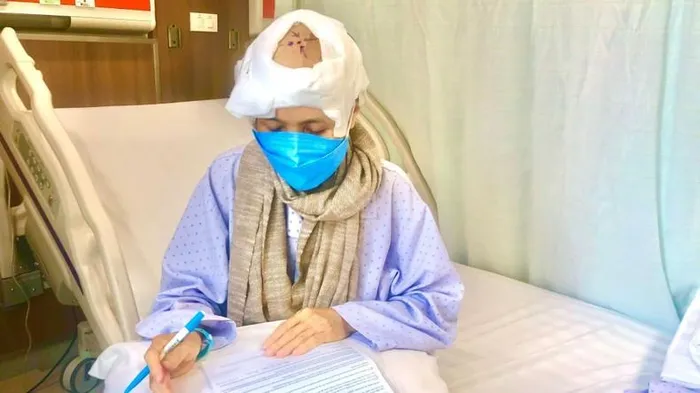 Loại bỏ khối u xuyên sọ to bằng quả bưởi trên trán