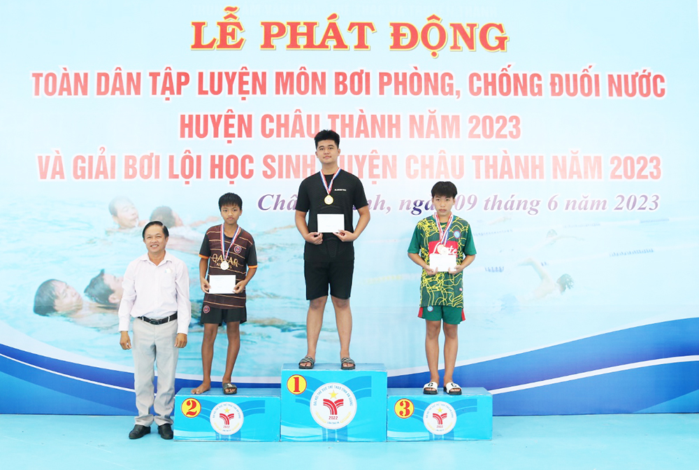 Châu Thành phát động phong trào toàn dân tập luyện môn bơi phòng, chống đuối nước