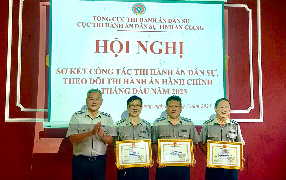Tiếp tục đẩy mạnh công tác quản lý, chỉ đạo, điều hành thi hành án dân sự