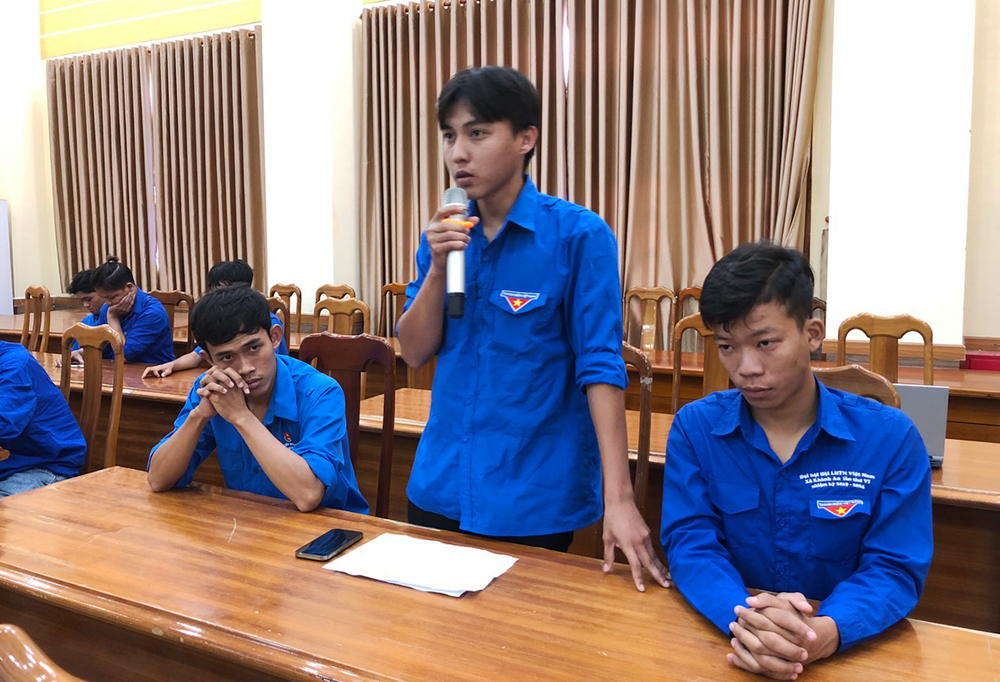 Chủ tịch UBND huyện An Phú đối thoại với đoàn viên, thanh niên