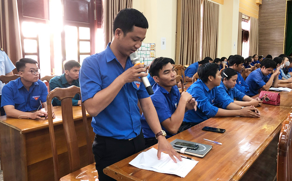 Chủ tịch UBND huyện An Phú đối thoại với đoàn viên, thanh niên