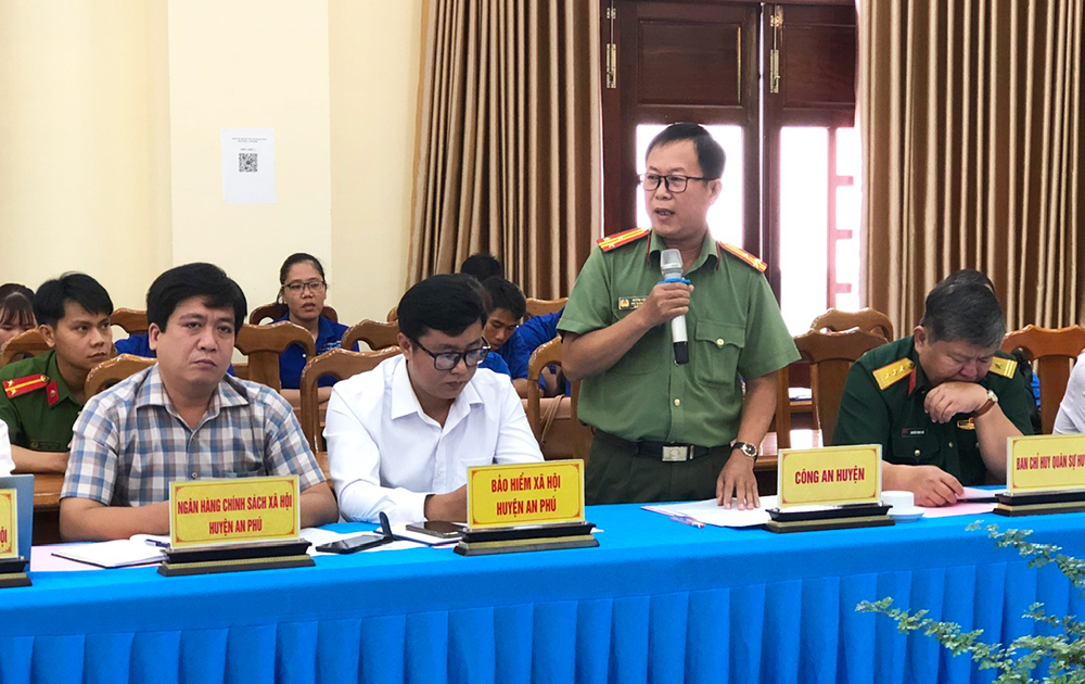 Chủ tịch UBND huyện An Phú đối thoại với đoàn viên, thanh niên