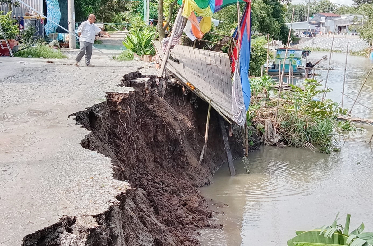 Kênh 10 Châu Phú tiếp tục sạt lở