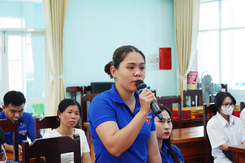 Lãnh đạo huyện Châu Thành đối thoại với thanh niên