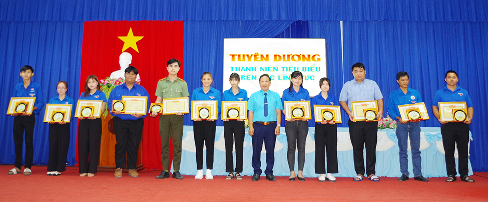 Lãnh đạo huyện Châu Thành đối thoại với thanh niên