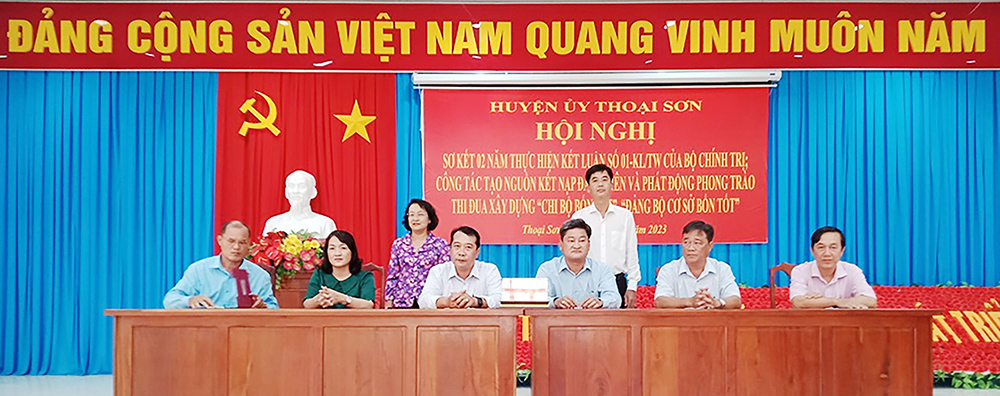 Thoại Sơn thi đua xây dựng chi, đảng bộ cơ sở “bốn tốt”