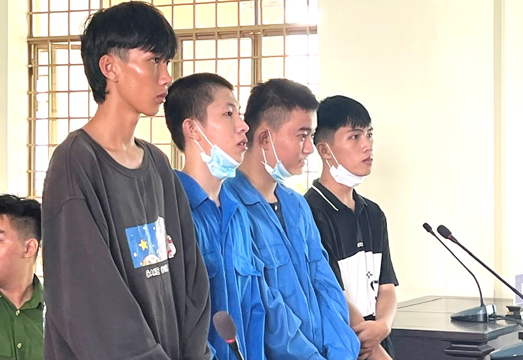 “Quậy phá”, 4 thanh, thiếu niên lãnh gần 10 năm tù