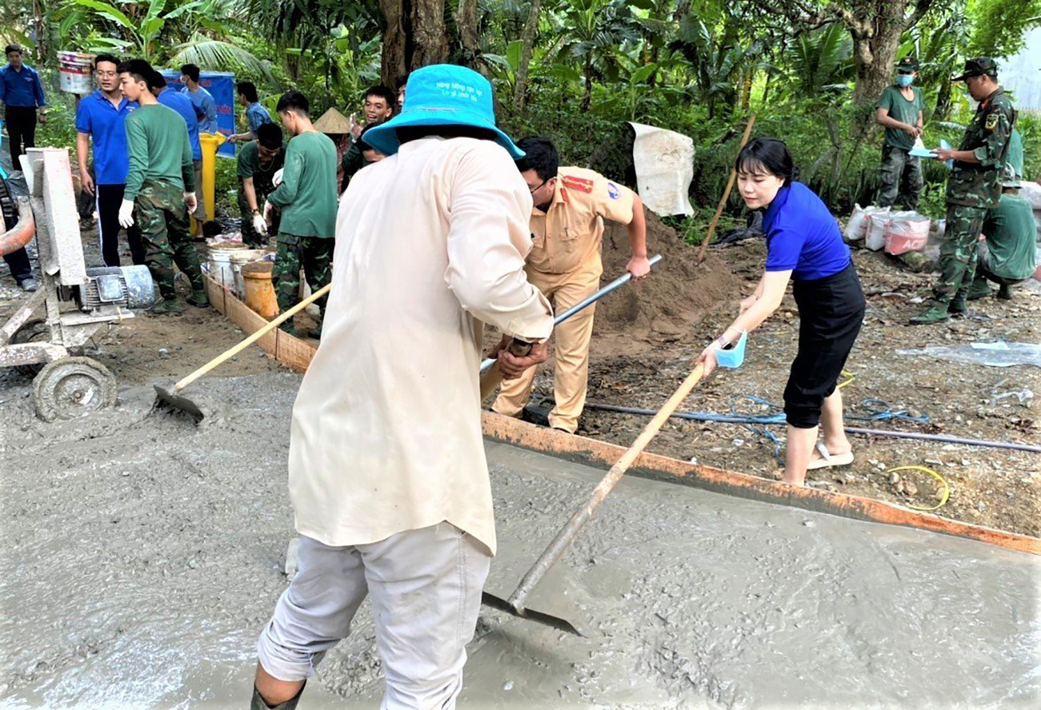 Tuổi trẻ Đoàn Khối Cơ quan và Doanh nghiệp tỉnh An Giang góp sức xây dựng nông thôn mới